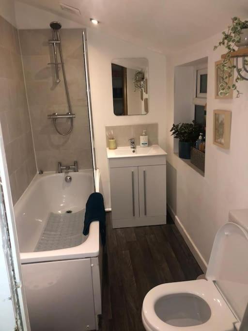 Just The Splott! Sleeps 6, 8 Mins To Stadium. Cardiff Exterior photo